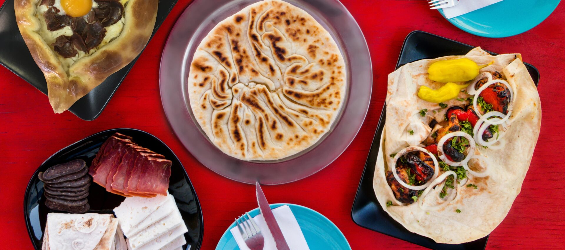 Food display with naan, meat and vegetables